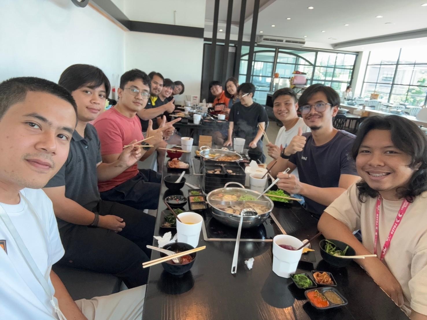 ภาพบรรยากาศกิจกรรมฉลองวันเกิดผู้บริหารกับมื้อกลางวันสุดพิเศษ